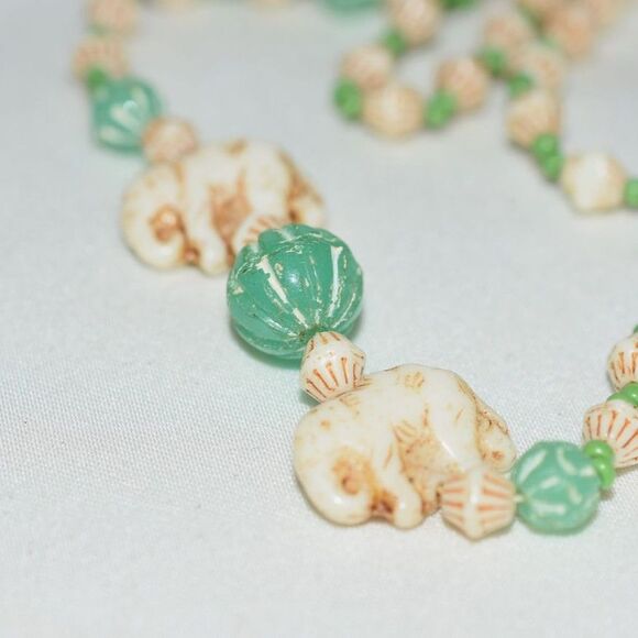Vintage Teal/Cream Beaded Elephant Single Strand 24" Unusual Casual Necklace - Picture 4 of 4